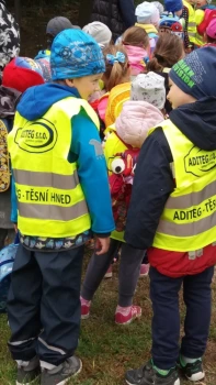 děti a reflexní vesty na ochranu